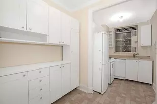 135 W 58th St, New York, NY 10019 - Photo 3