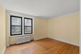 135 W 58th St, New York, NY 10019 - Photo 5