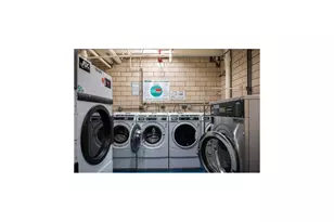 210 E 47th St, New York City, NY 10017 - Photo 9