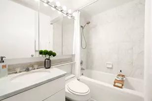 235 E 40th St, New York City, NY 10016 - Photo 11