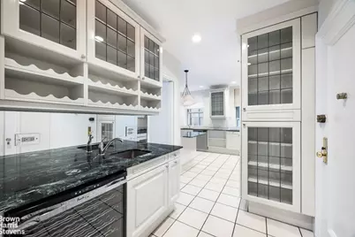 262 Central Park W #3D, New York, NY 10024 - Photo 3