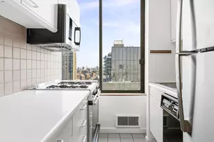 300 E 93rd St, New York City, NY 10128 - Photo 7