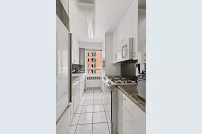140 E 72nd Street #4A, New York, NY 10021 - Photo 3