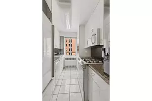 140 E 72nd St, New York City, NY 10021 - Photo 3