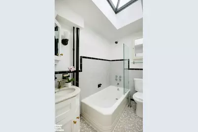31 Gramercy Park S #4B, New York, NY 10003 - Photo 9