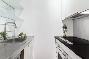 221 W 14th St, New York, NY 10011 - Photo 3
