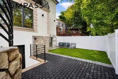 1233 Todt Hill Road, New York, NY 10304 - Photo 23