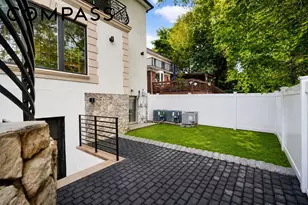 1233 Todt Hill Rd, New York, NY 10304 - Photo 23