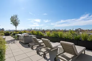 21-21 31st St, New York City, NY 11105 - Photo 13