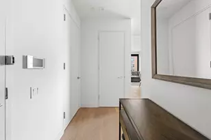 21-21 31st St, New York City, NY 11105 - Photo 9