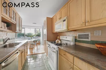 315 W 70th Street #2D, New York City, NY 10023 - Photo 5