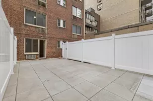 225 E 46th St, New York City, NY 10017 - Photo 1