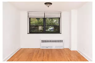 515 E 7th St, New York City, NY 11218 - Photo 3