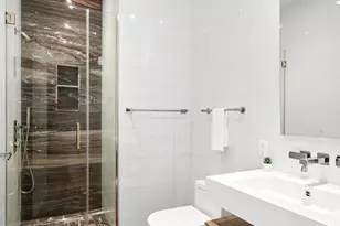 305 E 61st St, New York, NY 10065 - Photo 19