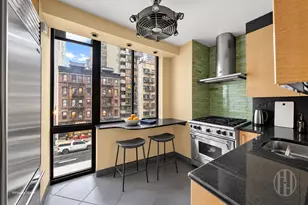 255 E 49th St, New York City, NY 10017 - Photo 11