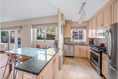 400 E 85th Street #PHA, New York, NY 10028 - Photo 3
