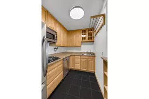 400 E 17th St, New York City, NY 11226 - Photo 7