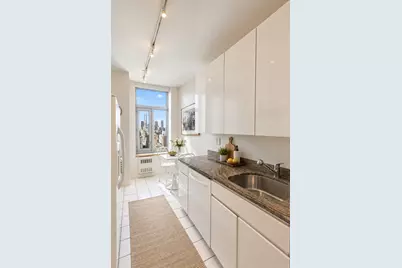188 E 64th Street #2006, New York City, NY 10065 - Photo 9