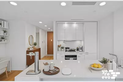 301 E 61st Street #3D, New York, NY 10065 - Photo 3