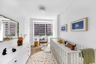 315 W 70th St, New York City, NY 10023 - Photo 5