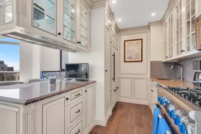 188 E 64th Street #3302, New York, NY 10065 - Photo 5