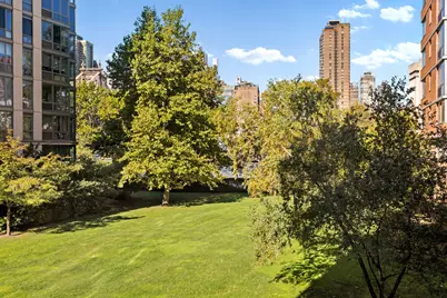 425 Main Street #3N, New York, NY 10044 - Photo 3