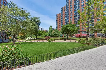 425 Main Street #3N, New York, NY 10044 - Photo 33