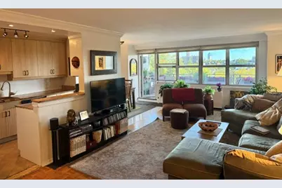 135 Ocean Parkway #8R, Brooklyn, NY 11218 - Photo 1