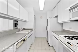 422 E 72nd St, New York, NY 10021 - Photo 7