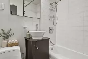221 W 14th St, New York, NY 10011 - Photo 7