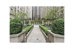 350 W 57th St, New York City, NY 10019 - Photo 9