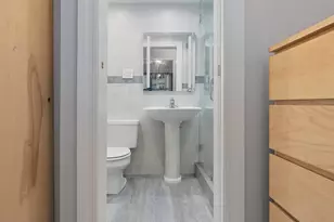 305 E 40th St, New York City, NY 10017 - Photo 9