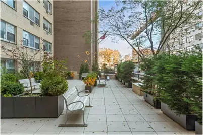 333 E 46th Street #5E, New York, NY 10017 - Photo 13