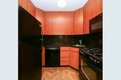 300 E 95th Street #5A, New York, NY 10128 - Photo 5