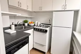 201 W 21st St, New York City, NY 10011 - Photo 3