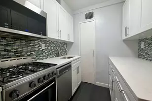 150 E 61st St, New York, NY 10065 - Photo 5
