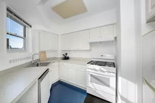 100 W 57th St, New York City, NY 10019 - Photo 3