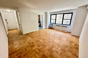 350 W 51st St, New York City, NY 10019 - Photo 3