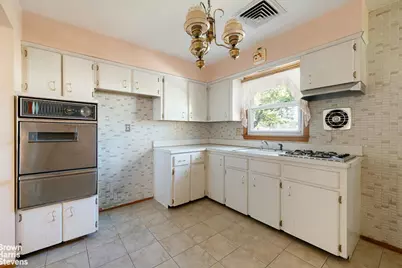 154 Princeton Avenue, New York City, NY 10306 - Photo 3