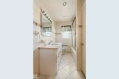154 Princeton Avenue, New York City, NY 10306 - Photo 5