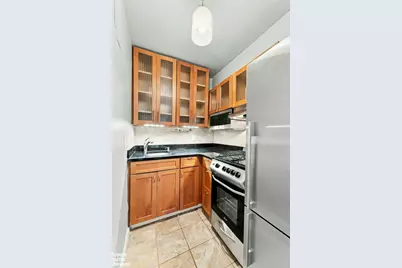 220 E 67th Street #3A, New York City, NY 10021 - Photo 5