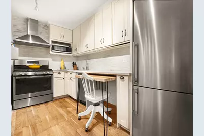 370 E 76th Street #C404, New York, NY 10021 - Photo 5