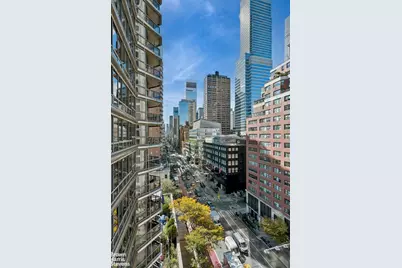 200 E 61st Street #11D, New York, NY 10065 - Photo 5