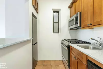 405 E 82nd Street #4G, New York City, NY 10028 - Photo 3