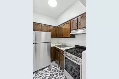 235 W 70th Street #6D, New York, NY 10023 - Photo 9