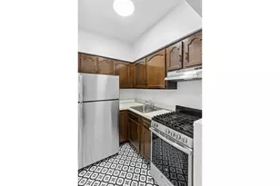 235 W 70th St, New York, NY 10023 - Photo 9