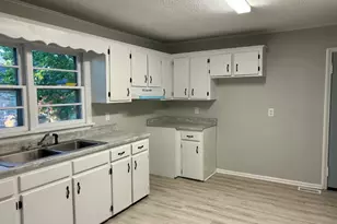 207 E Pickens St, Marion, SC 29571 - Photo 3