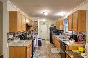 215 W James St, Mullins, SC 29574 - Photo 7