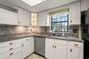 6658 Wisteria Dr, Myrtle Beach, SC 29588 - Photo 5