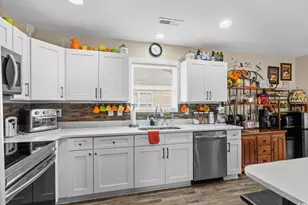 305 Woodrow St, Tabor City, NC 28463 - Photo 19